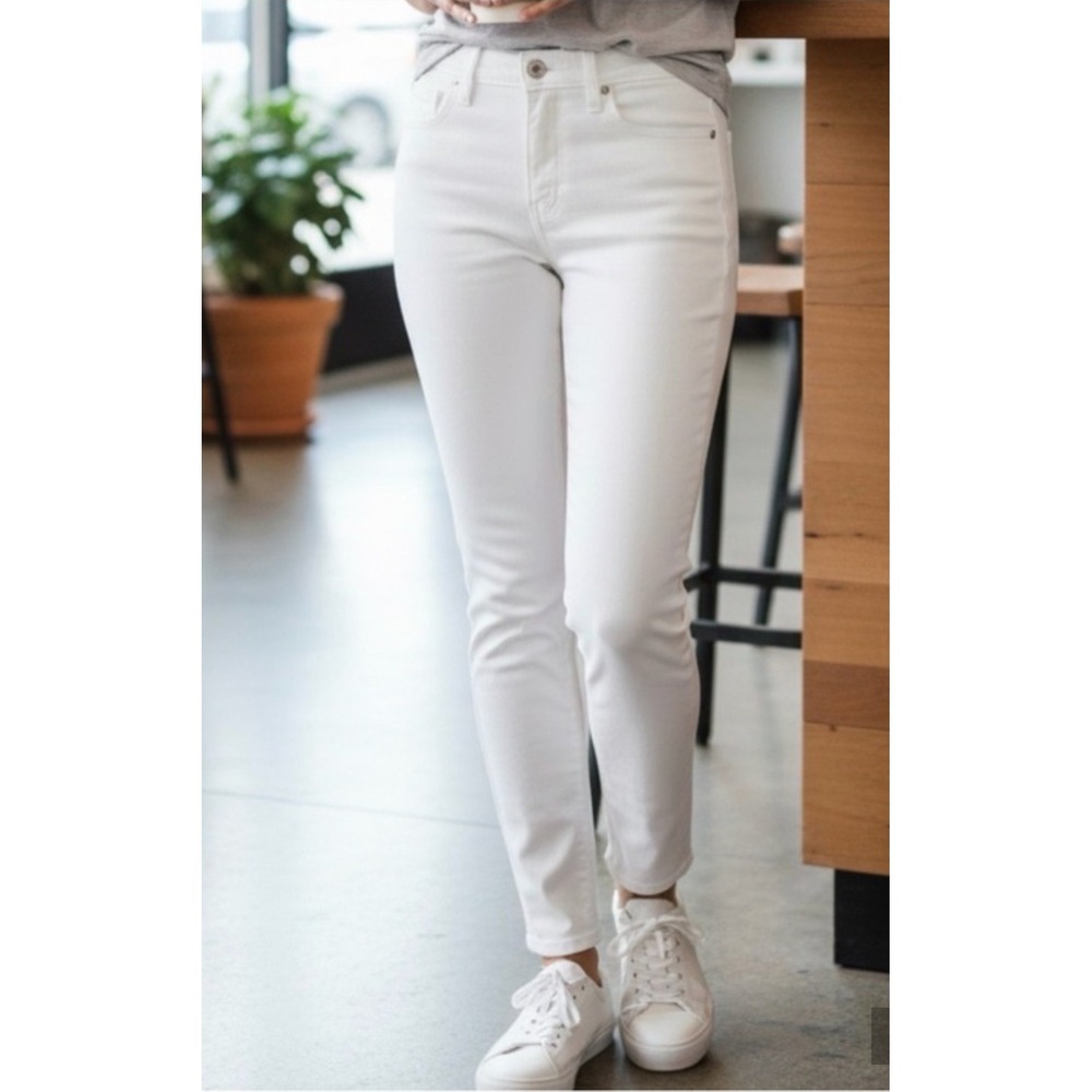 Just Black White Denim Skinny Jeans  Women's Size 28,10" Rise Career Business